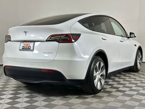 Used 2023 Tesla Model Y Long Range AWD/4WD image 26