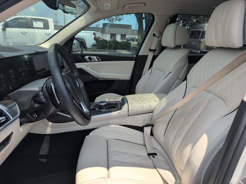 Used 2024 BMW X7 xDrive40i w/ Executive Package AWD/4WD image 13