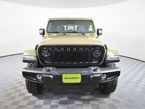 Used 2025 Jeep Gladiator Sport AWD/4WD image 11