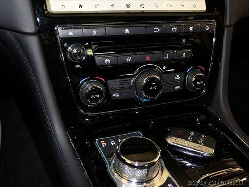 Used 2019 Jaguar XJ L Portfolio image 25
