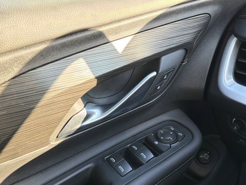 Used 2022 GMC Terrain SLE w/ Driver Convenience Package image 24