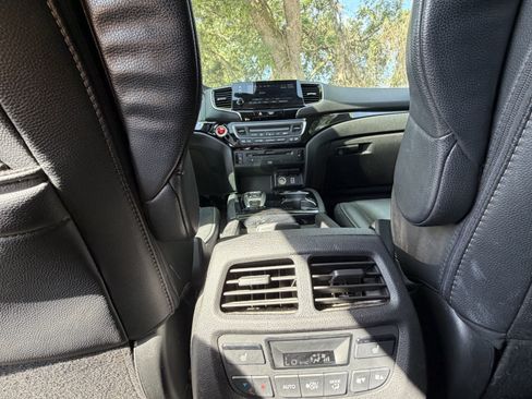 Used 2019 Honda Pilot Touring image 38