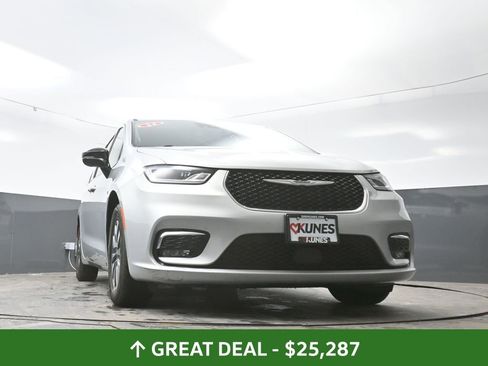 Used 2024 Chrysler Pacifica Limited FWD image 55