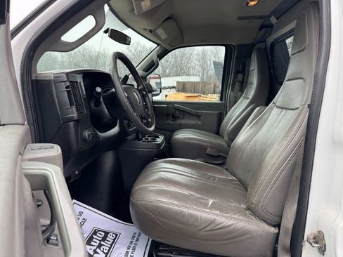 Used 2016 Chevrolet Express 2500 image 15