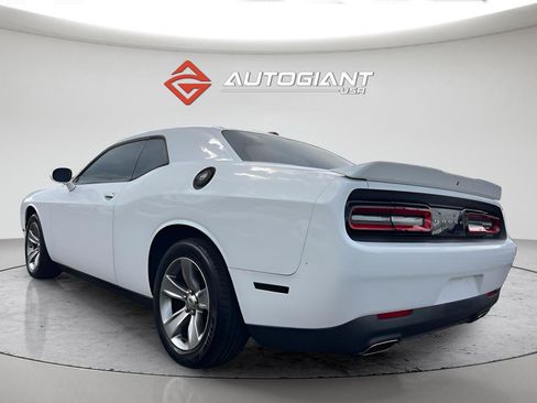 Used 2019 Dodge Challenger SXT RWD image 5
