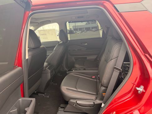 New 2026 Nissan Pathfinder SL w/ SL Premium Package image 7