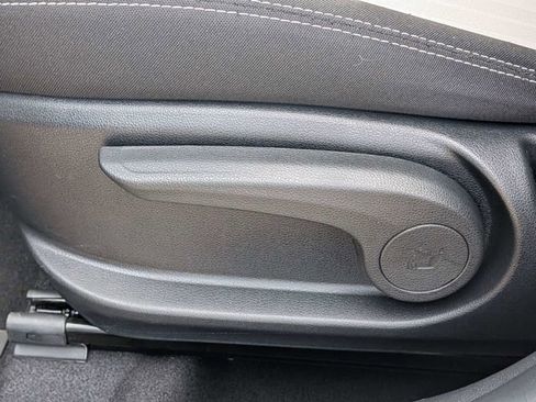 Used 2025 Hyundai Venue SEL FWD image 20
