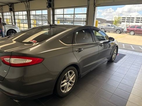 Used 2015 Ford Fusion SE FWD image 5