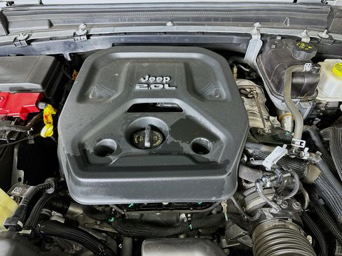 Used 2023 Jeep Wrangler Unlimited Sahara AWD/4WD image 33
