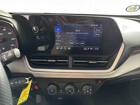 Used 2024 Chevrolet Trax RS w/ Sunroof Package image 17