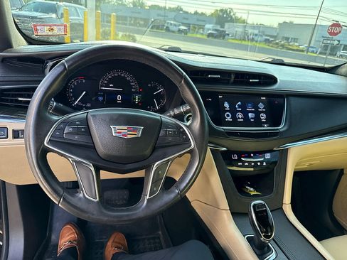 Used 2017 Cadillac XT5 FWD image 34