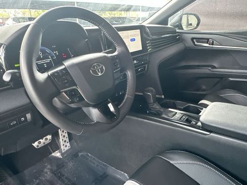 Used 2025 Toyota Camry SE FWD image 13