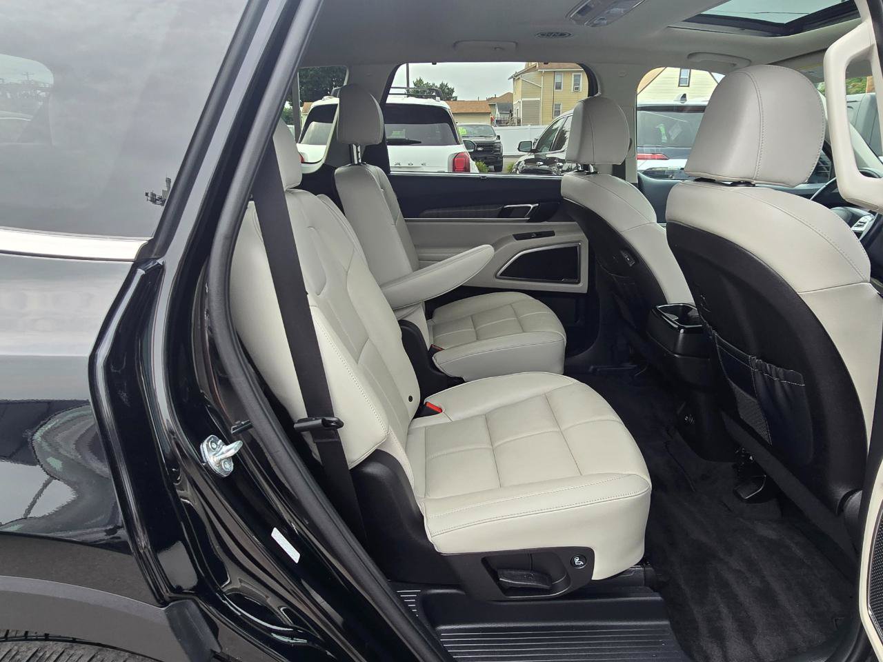 Used 2023 Kia Telluride EX w/ EX Captain's Chair Package AWD/4WD image 18