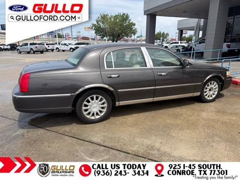 Used 2007 Lincoln Town Car Signature RWD image 3