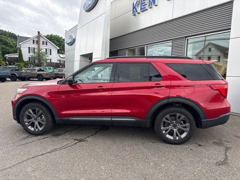 Used 2024 Ford Explorer XLT w/ Equipment Group 202A AWD/4WD image 9