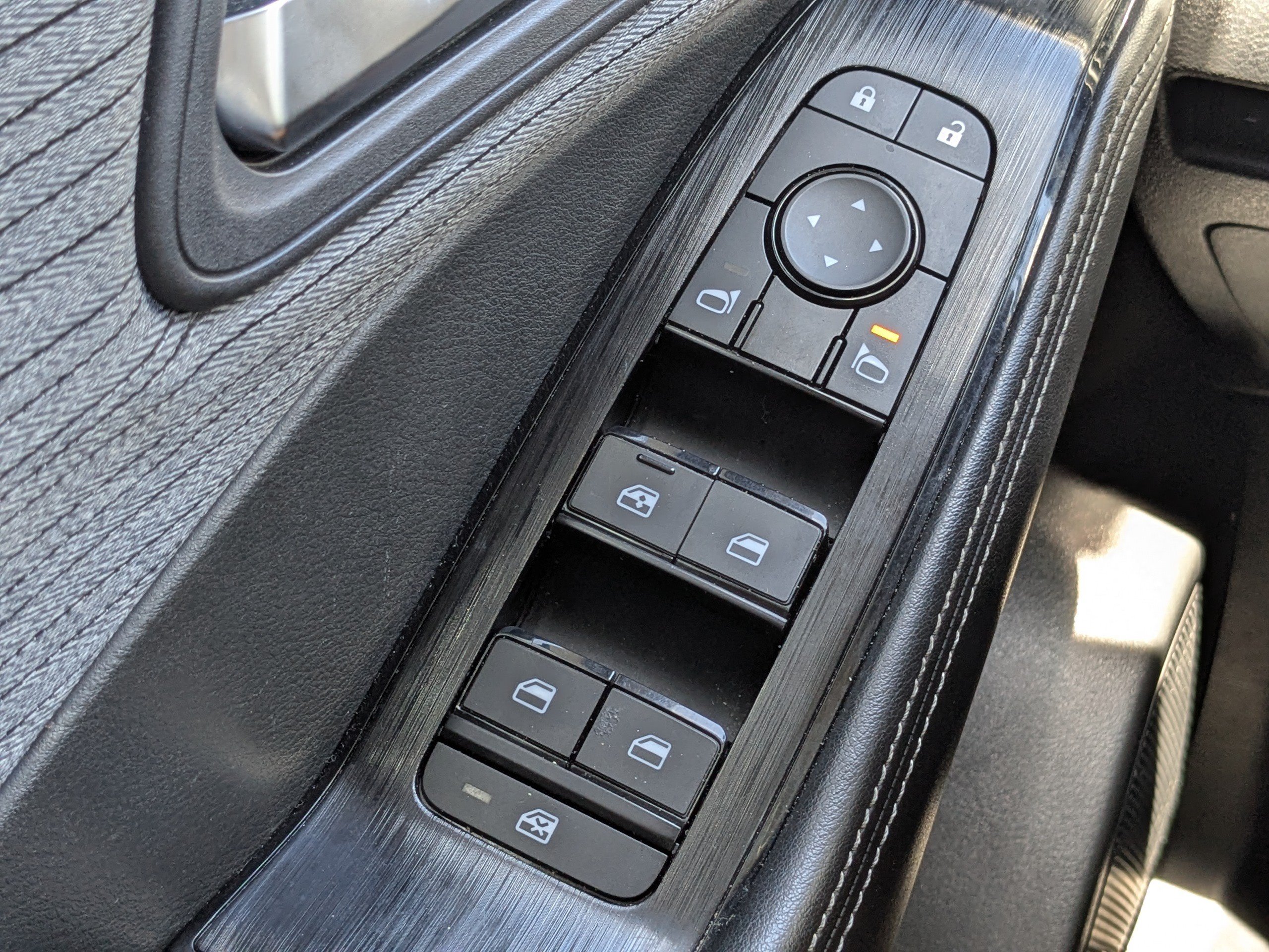 Used 2023 Nissan Rogue SV FWD image 24