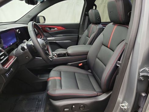 Certified 2024 Chevrolet Traverse RS w/ LPO, Floor Liner Package image 8