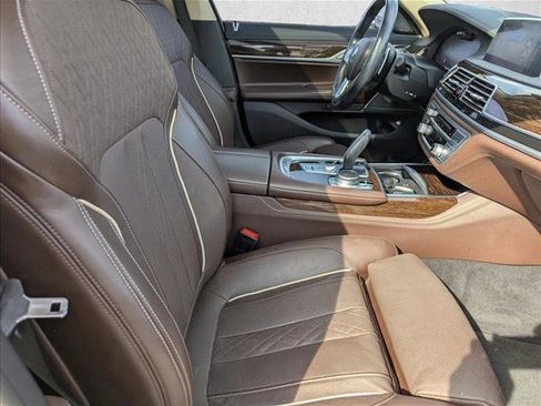 Used 2020 BMW 740i w/ Premium Package image 29