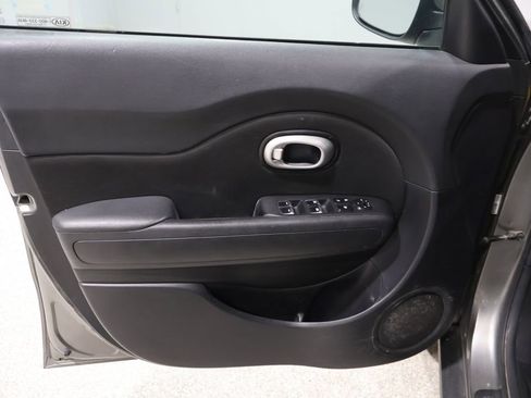 Used 2018 Kia Soul + image 10