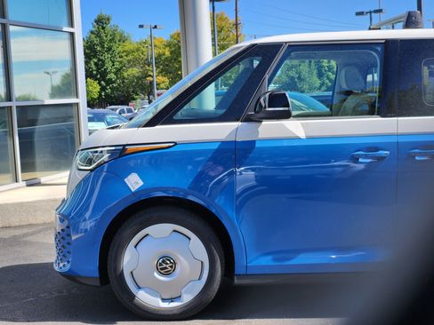 New 2025 Volkswagen ID. Buzz 1st Edition image 2