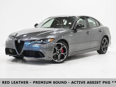 Used 2024 Alfa Romeo Giulia Veloce image 1