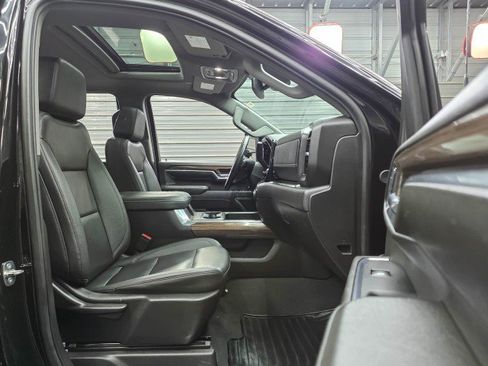 Used 2024 Chevrolet Silverado 2500 LT w/ Midnight Edition AWD/4WD image 18