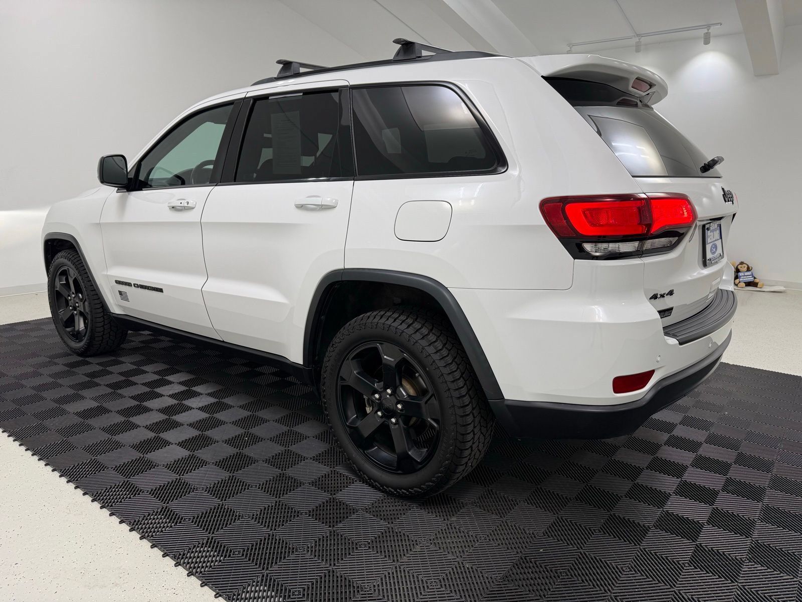 Used 2021 Jeep Grand Cherokee Freedom Edition AWD/4WD image 5