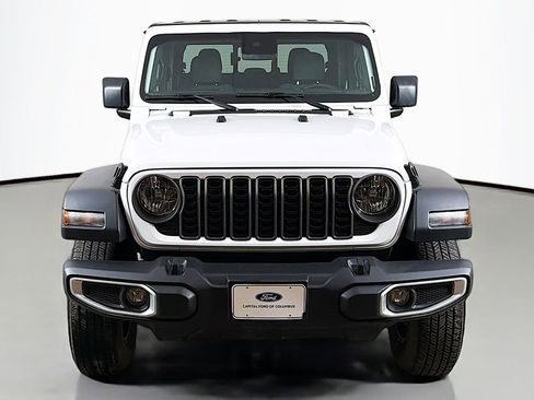 Used 2025 Jeep Gladiator Sport AWD/4WD image 8