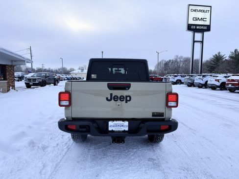 Used 2022 Jeep Gladiator Sport image 4