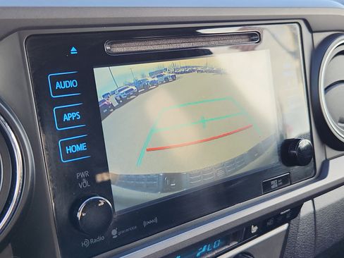 Used 2016 Toyota Tacoma TRD Off-Road w/ Premium & Technology Package image 21