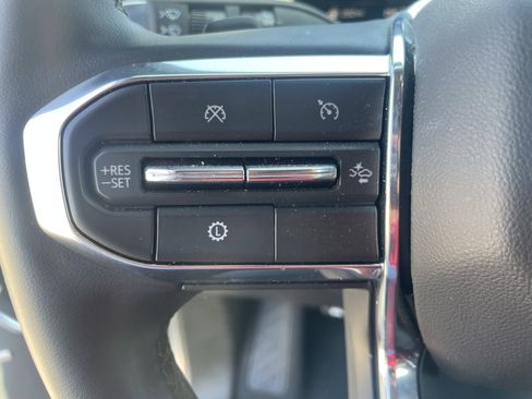 Used 2025 GMC Yukon XL Denali AWD/4WD image 15