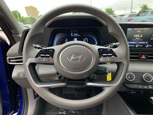 Used 2024 Hyundai Elantra SE FWD image 13