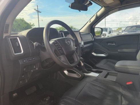 Used 2025 Nissan Frontier SV w/ SV Convenience Package RWD image 10