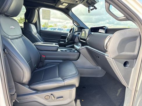 New 2026 Ford Expedition Platinum image 23