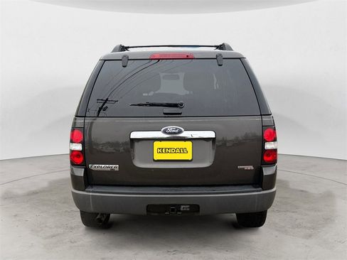 Used 2006 Ford Explorer XLT image 4