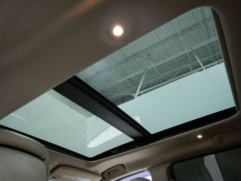 Used 2017 Jeep Grand Cherokee Overland w/ Jeep Active Safety Group image 4