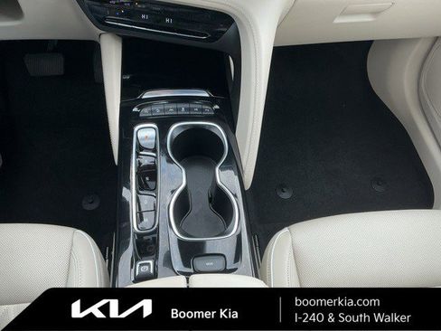 Used 2023 Buick Envision Avenir image 22