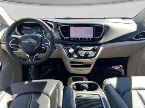 Used 2024 Chrysler Pacifica Touring-L FWD image 14