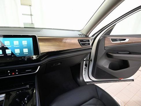 New 2026 Volkswagen Atlas SE image 31