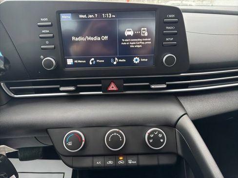 Used 2025 Hyundai Elantra SE image 21