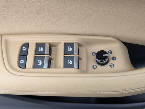 Used 2023 Audi Q8 Premium Plus image 21