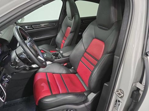 Certified 2023 Porsche Cayenne Turbo S AWD/4WD image 5