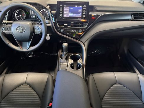 Used 2024 Toyota Camry SE FWD image 3