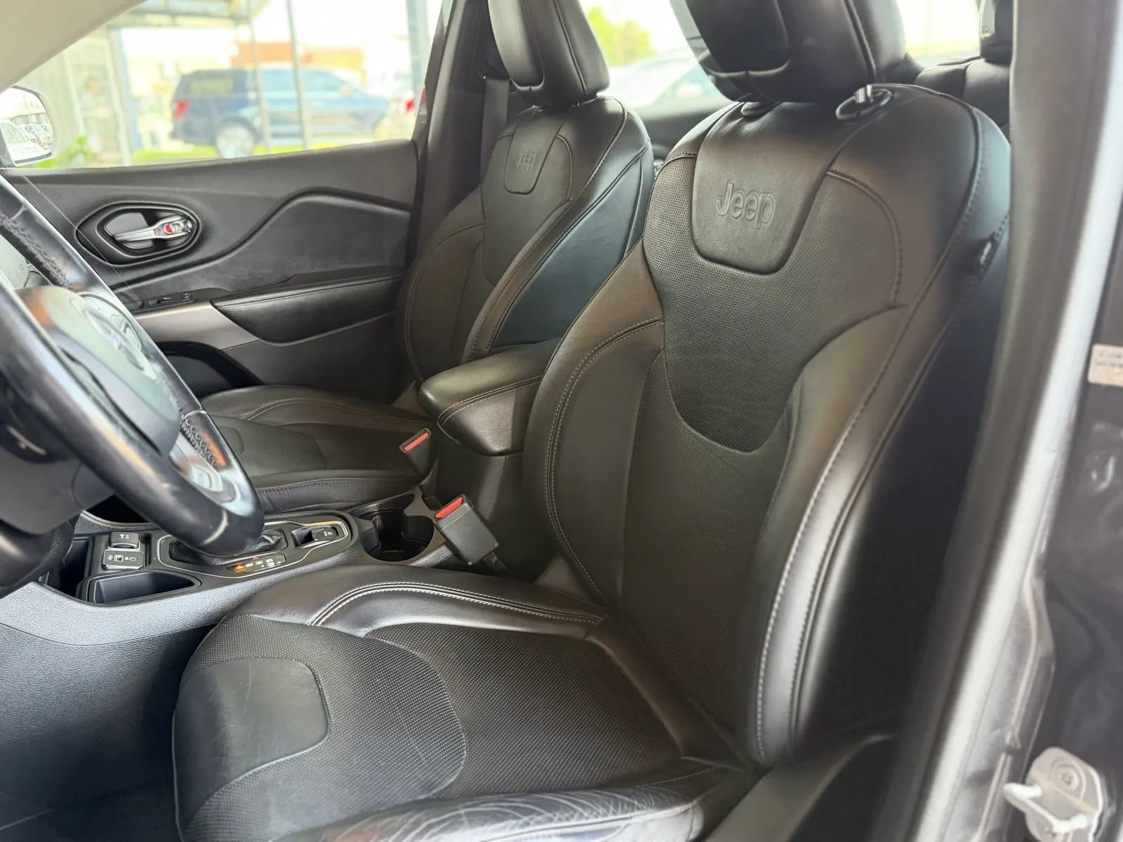 Used 2021 Jeep Cherokee Latitude Lux FWD image 15