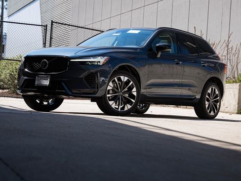 New 2026 Volvo XC60 T8 Ultra w/ Protection Package Premier AWD/4WD image 1
