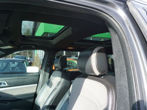 Used 2017 Ford Explorer XLT w/ Equipment Group 202A image 22