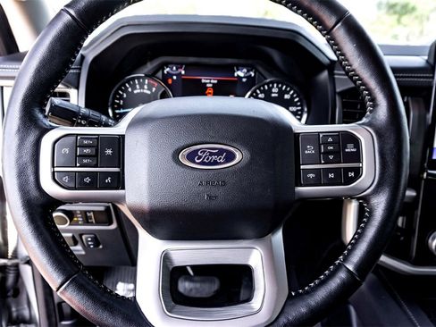 Used 2024 Ford Expedition XLT image 17