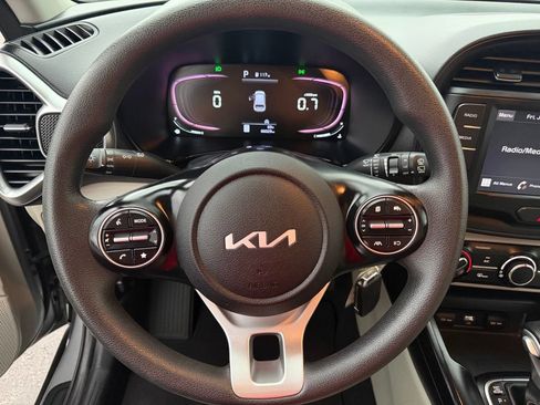Used 2023 Kia Soul LX w/ LX Technology Package FWD image 25