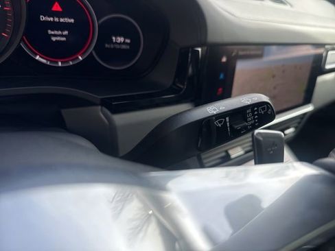 Used 2023 Porsche Cayenne Platinum Edition image 20