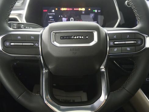 Used 2024 GMC Canyon Denali AWD/4WD image 19